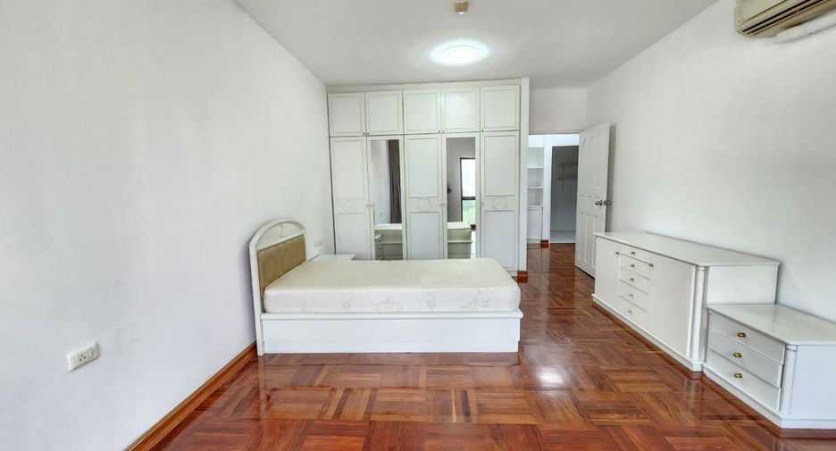 For rent 3 bedrooms apartment in Pathum Wan, Bangkok