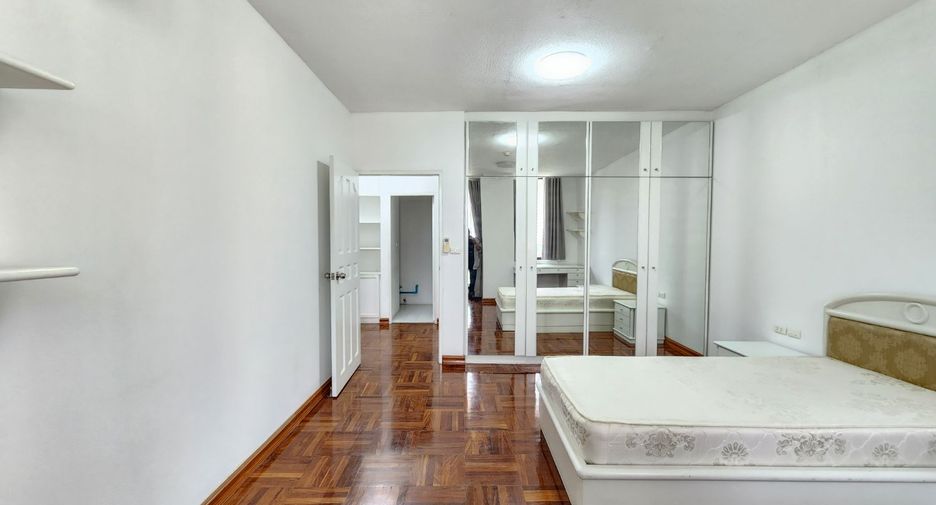 For rent 3 bedrooms apartment in Pathum Wan, Bangkok