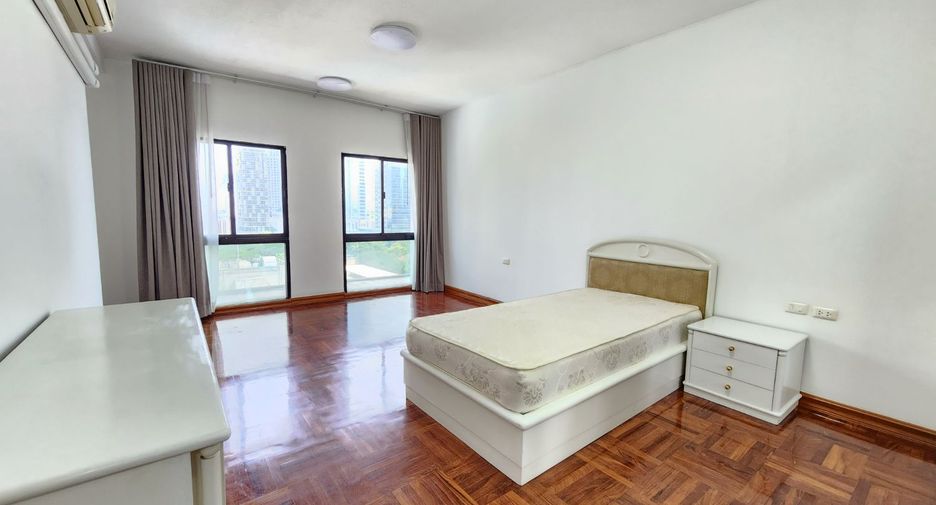 For rent 3 bedrooms apartment in Pathum Wan, Bangkok
