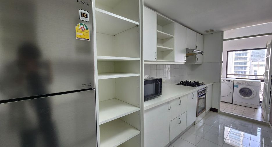 For rent 3 bedrooms apartment in Pathum Wan, Bangkok