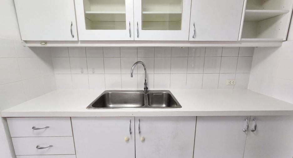 For rent 3 bedrooms apartment in Pathum Wan, Bangkok