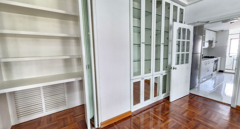 For rent 3 bedrooms apartment in Pathum Wan, Bangkok