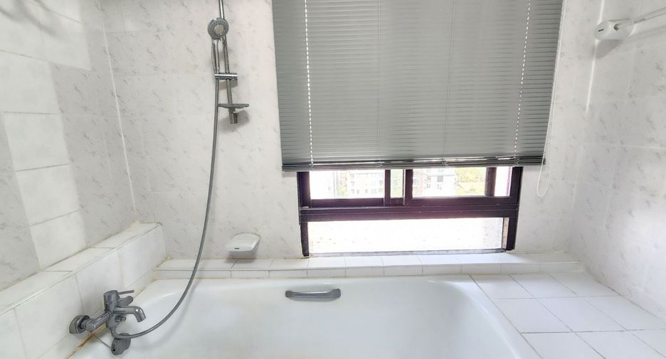 For rent 3 bedrooms apartment in Pathum Wan, Bangkok