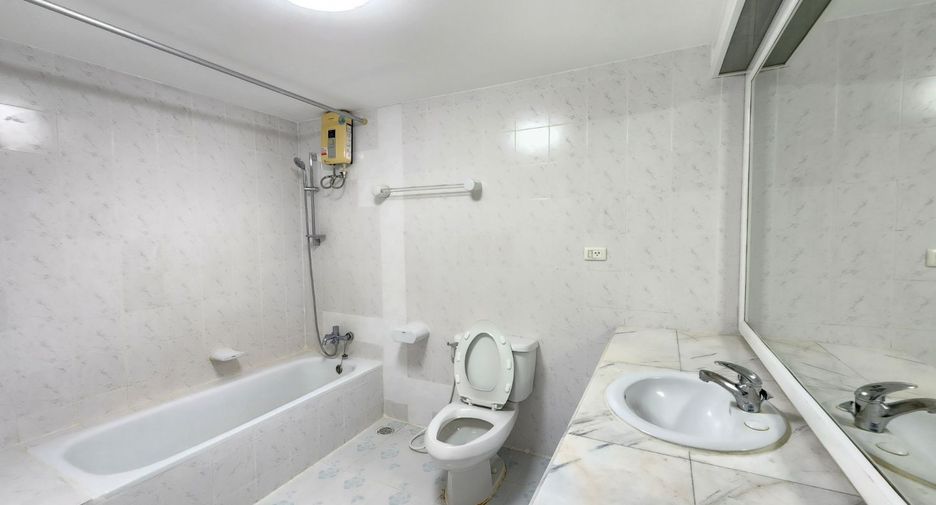 For rent 3 bedrooms apartment in Pathum Wan, Bangkok