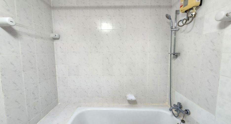 For rent 3 bedrooms apartment in Pathum Wan, Bangkok