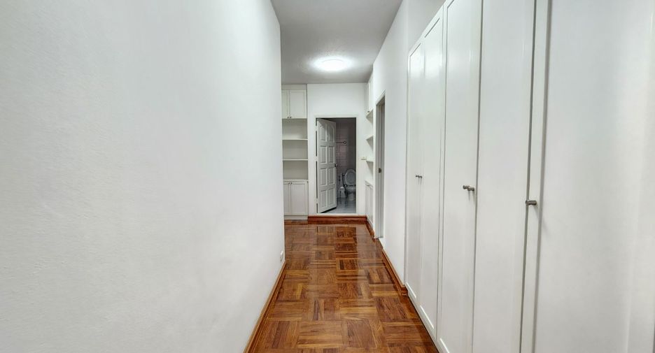 For rent 3 bedrooms apartment in Pathum Wan, Bangkok