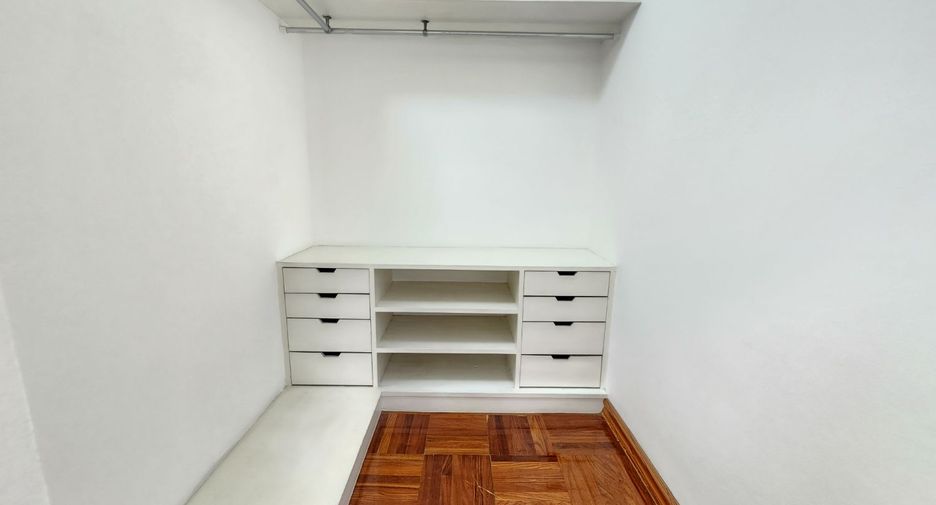 For rent 3 bedrooms apartment in Pathum Wan, Bangkok