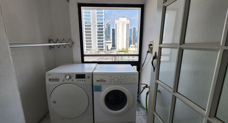For rent 3 bedrooms apartment in Pathum Wan, Bangkok