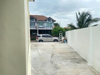 For sale 5 bedrooms townhouse in Bang Khun Thian, Bangkok