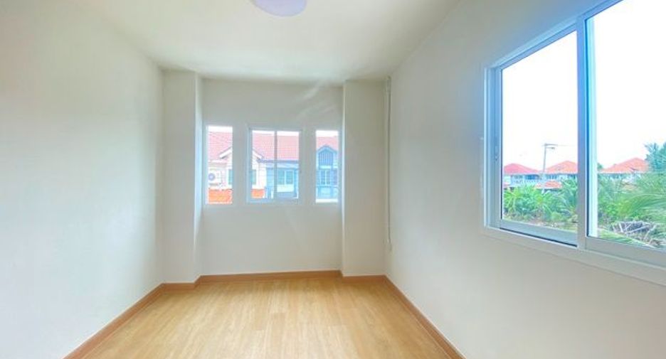 For sale 5 bedrooms townhouse in Bang Khun Thian, Bangkok