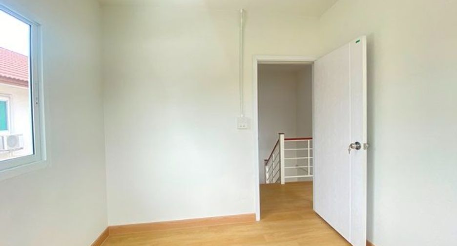 For sale 5 bedrooms townhouse in Bang Khun Thian, Bangkok