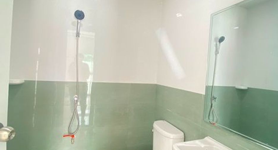 For sale 5 bedrooms townhouse in Bang Khun Thian, Bangkok