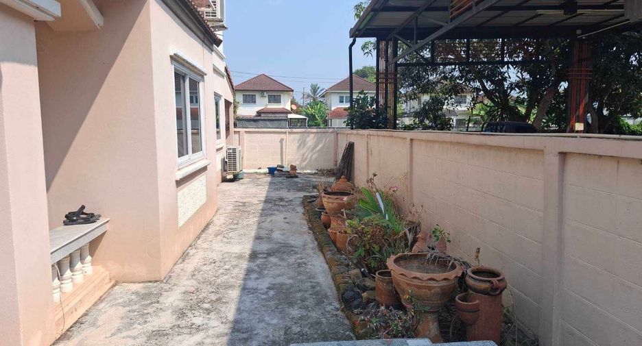 For sale 3 bedrooms house in Khlong Sam Wa, Bangkok