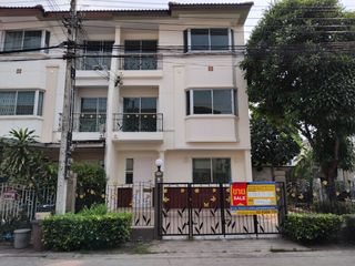 For sale 3 bedrooms townhouse in Bang Khen, Bangkok