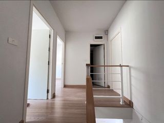 For sale 4 ベッドルーム townhouse in Saphan Sung, Bangkok