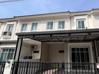 For sale 4 ベッドルーム townhouse in Saphan Sung, Bangkok