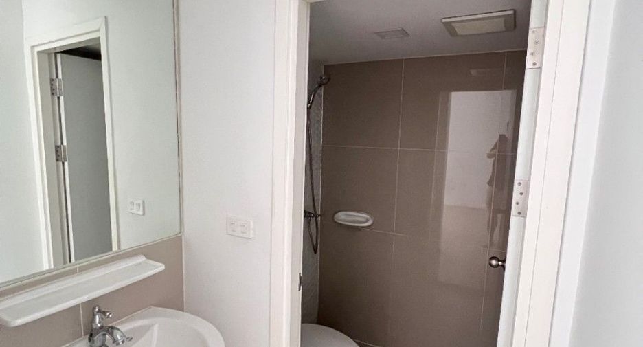 Casa adosada en venta de 4 habitaciones en Saphan Sung, Bangkok