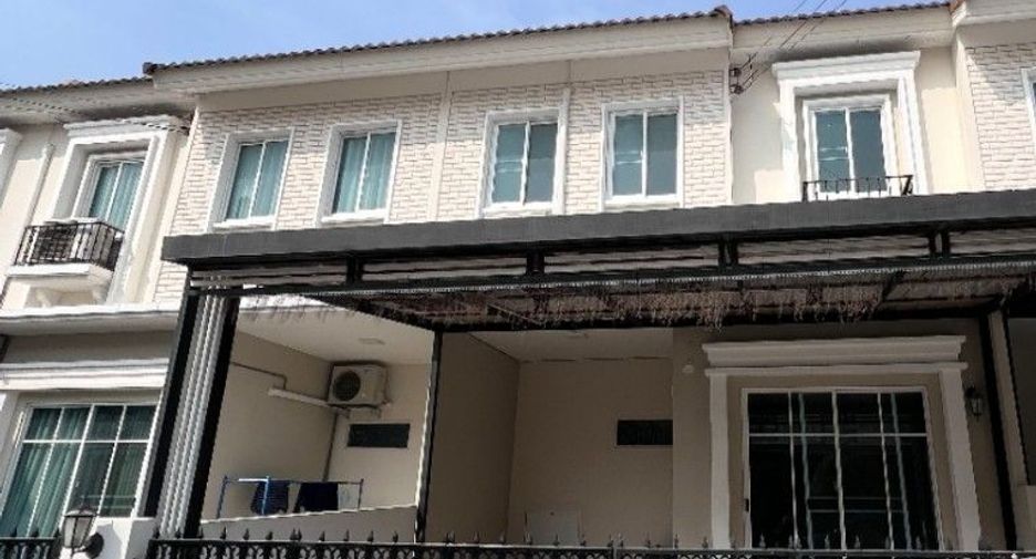 Casa adosada en venta de 4 habitaciones en Saphan Sung, Bangkok