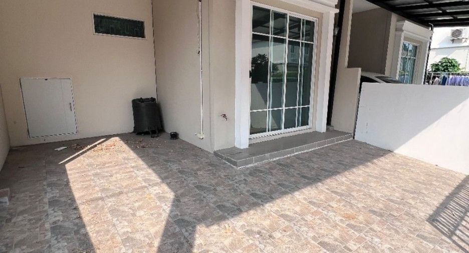 Casa adosada en venta de 4 habitaciones en Saphan Sung, Bangkok