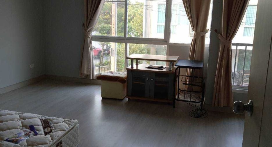 For sale 2 ベッドルーム townhouse in Khlong Sam Wa, Bangkok
