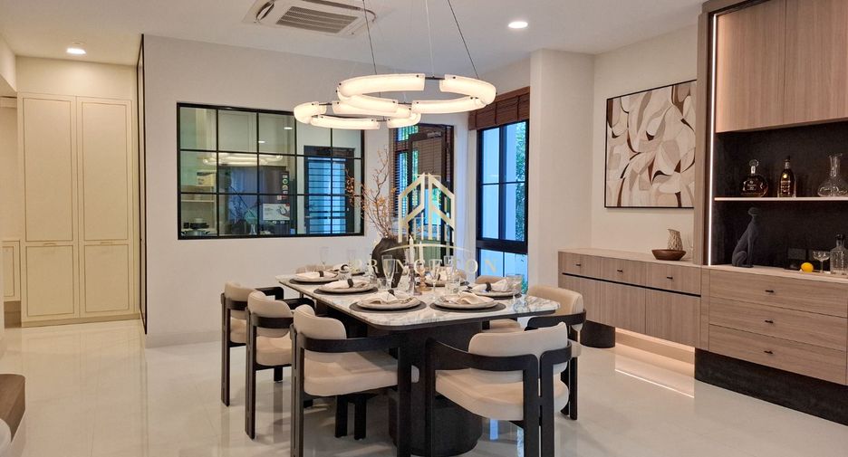 For rent and for sale 4 bedrooms house in Saphan Sung, Bangkok