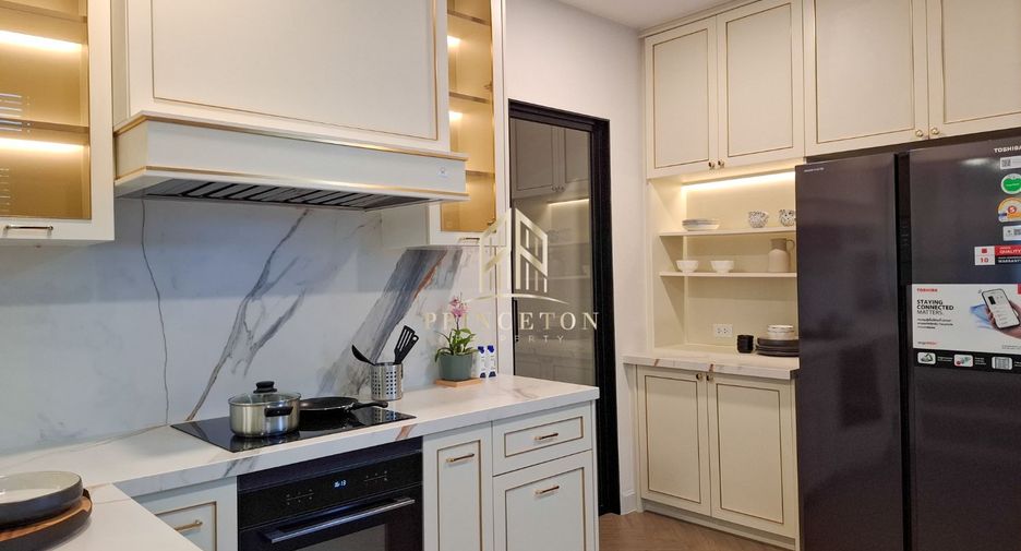 For rent and for sale 4 bedrooms house in Saphan Sung, Bangkok