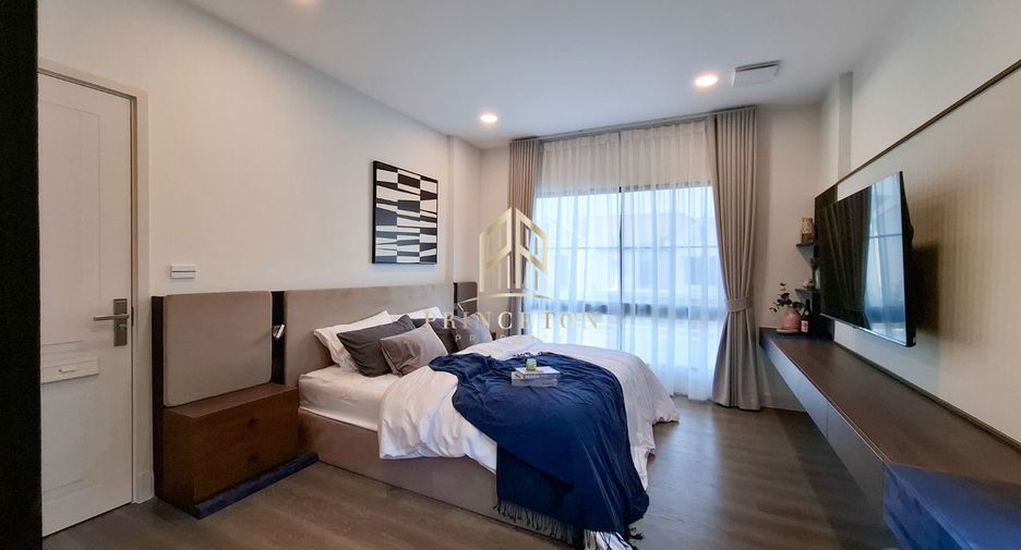 For rent and for sale 4 bedrooms house in Saphan Sung, Bangkok
