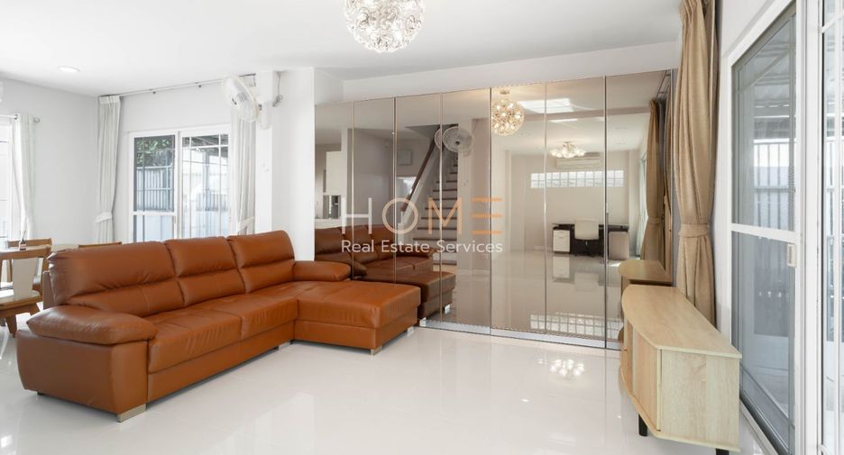 For sale 3 bedrooms house in Bang Kapi, Bangkok