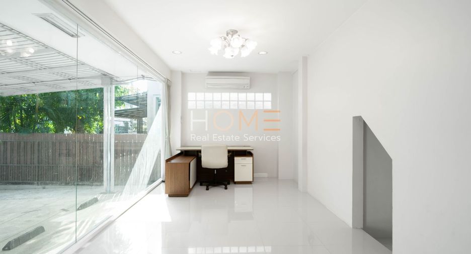 For sale 3 bedrooms house in Bang Kapi, Bangkok