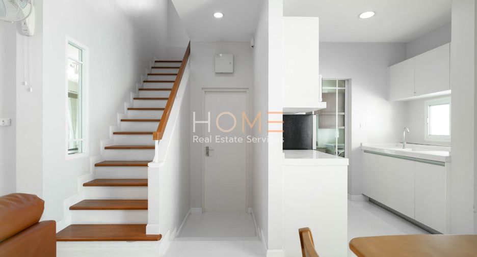 For sale 3 bedrooms house in Bang Kapi, Bangkok