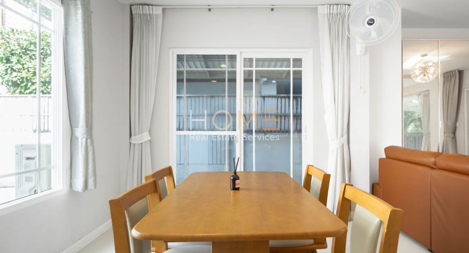 For sale 3 bedrooms house in Bang Kapi, Bangkok