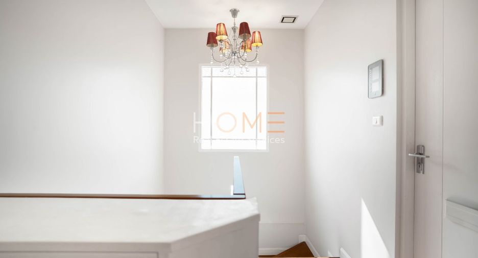 For sale 3 bedrooms house in Bang Kapi, Bangkok