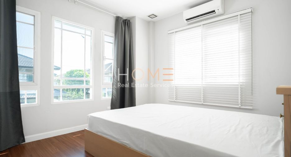 For sale 3 bedrooms house in Bang Kapi, Bangkok