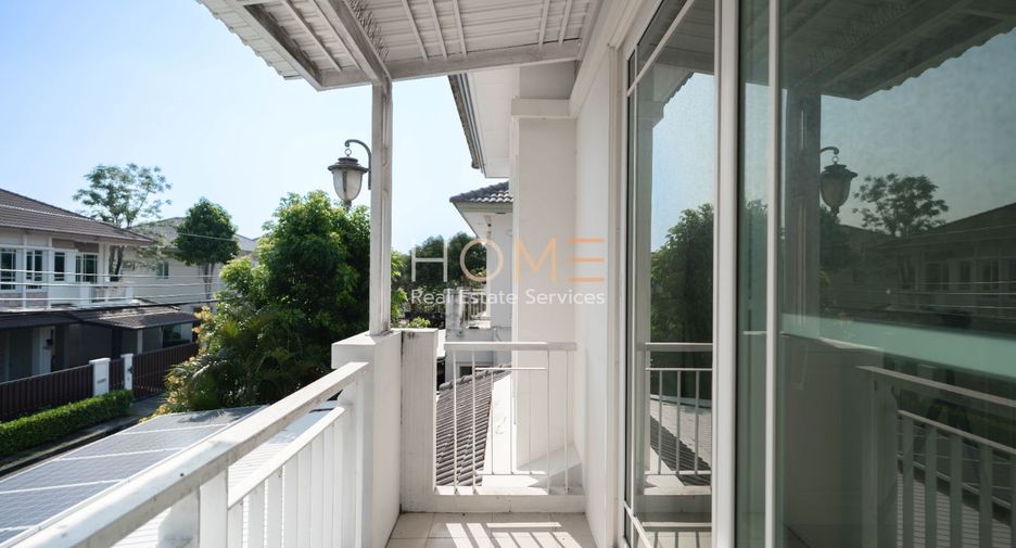 For sale 3 bedrooms house in Bang Kapi, Bangkok