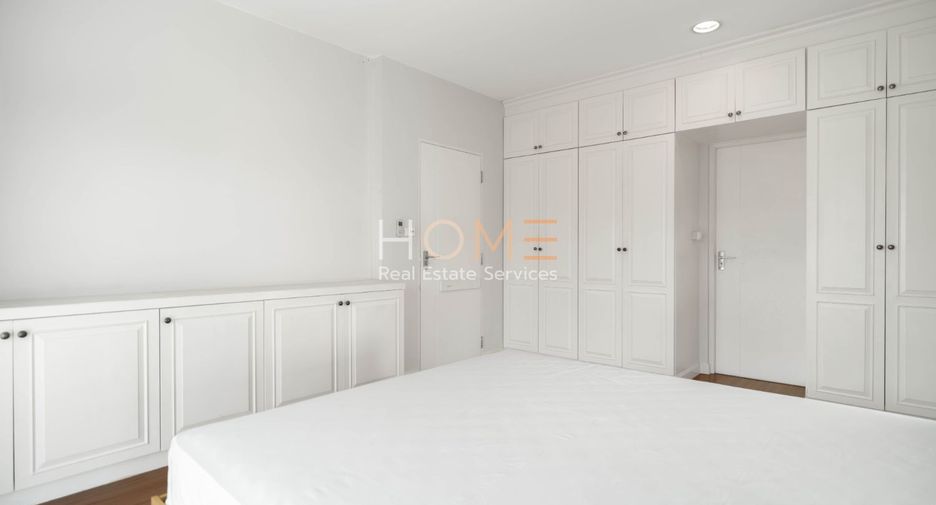 For sale 3 bedrooms house in Bang Kapi, Bangkok