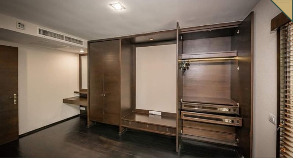 For sale 2 bedrooms condo in Khlong Toei, Bangkok