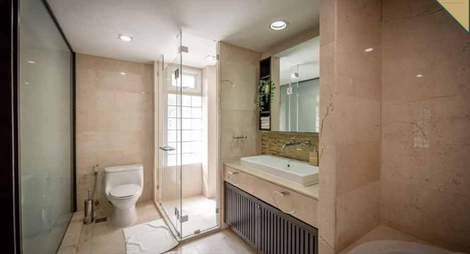 For sale 2 bedrooms condo in Khlong Toei, Bangkok