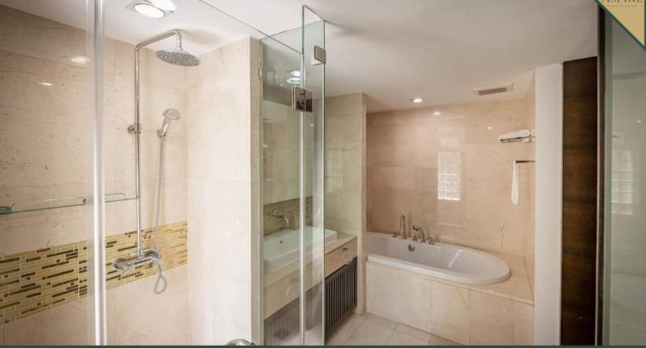 For sale 2 bedrooms condo in Khlong Toei, Bangkok