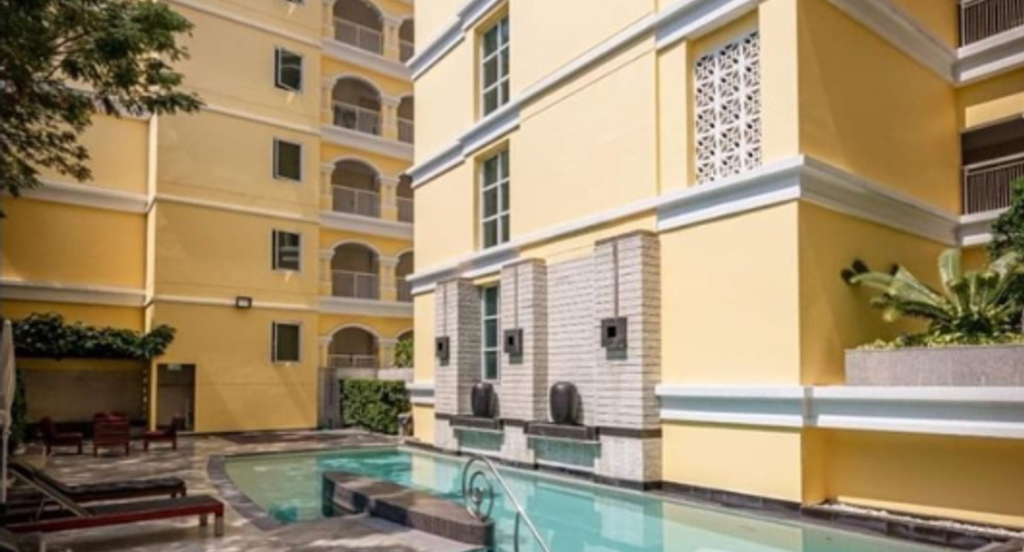 For sale 2 bedrooms condo in Khlong Toei, Bangkok