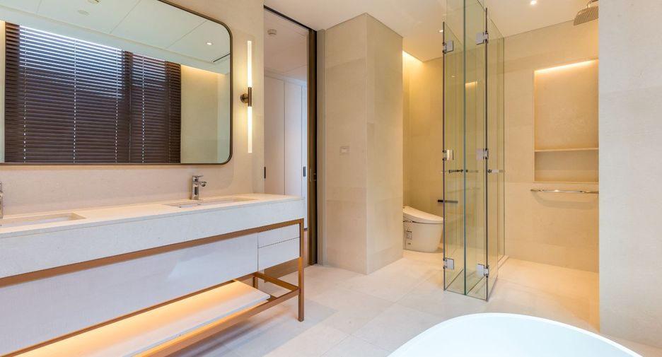 Wohnung zur Miete und zum Kauf mit 2 Zimmer in Pathum Wan, Bangkok