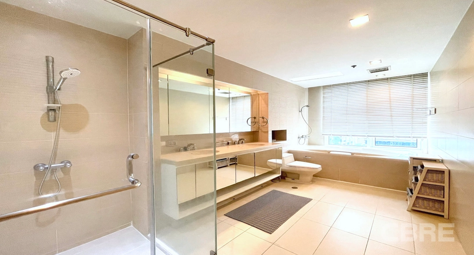 Condo en alquiler de 3 habitaciones en Sathon, Bangkok