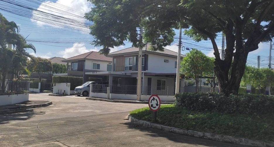 For rent 3 bedrooms house in San Kamphaeng, Chiang Mai