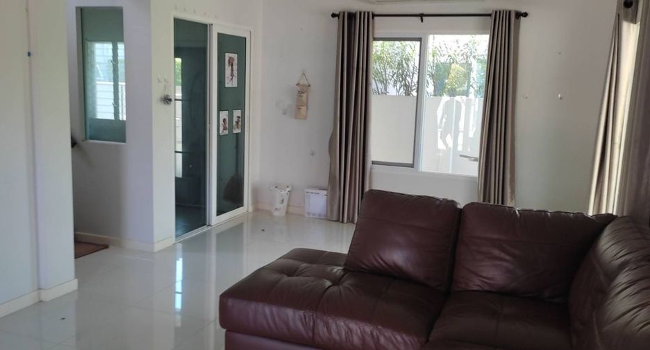 For rent 3 bedrooms house in San Kamphaeng, Chiang Mai