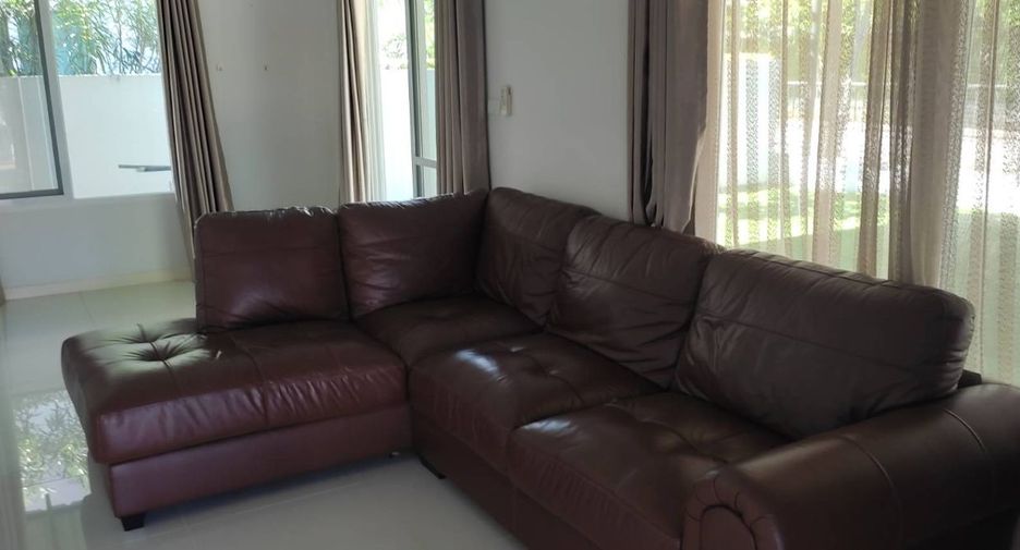 For rent 3 bedrooms house in San Kamphaeng, Chiang Mai