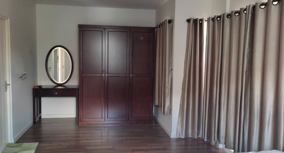 For rent 3 bedrooms house in San Kamphaeng, Chiang Mai