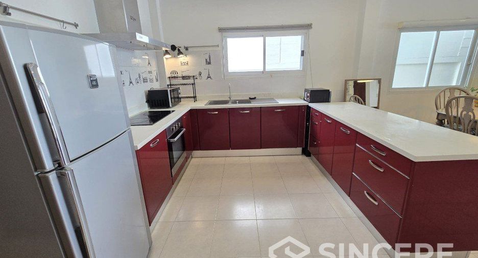 For rent and for sale 4 bedrooms villa in Kathu, Phuket