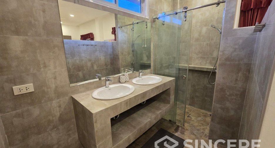 For rent and for sale 4 bedrooms villa in Kathu, Phuket