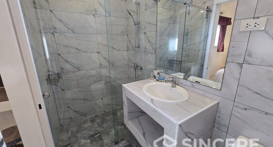 For rent and for sale 4 bedrooms villa in Kathu, Phuket