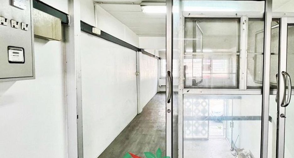 For sale 4 bedrooms retail Space in Don Mueang, Bangkok