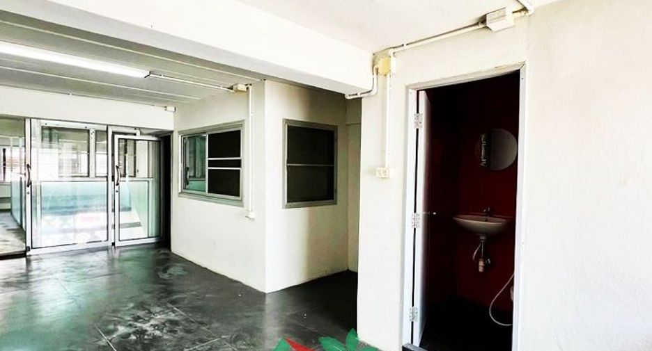 For sale 4 bedrooms retail Space in Don Mueang, Bangkok